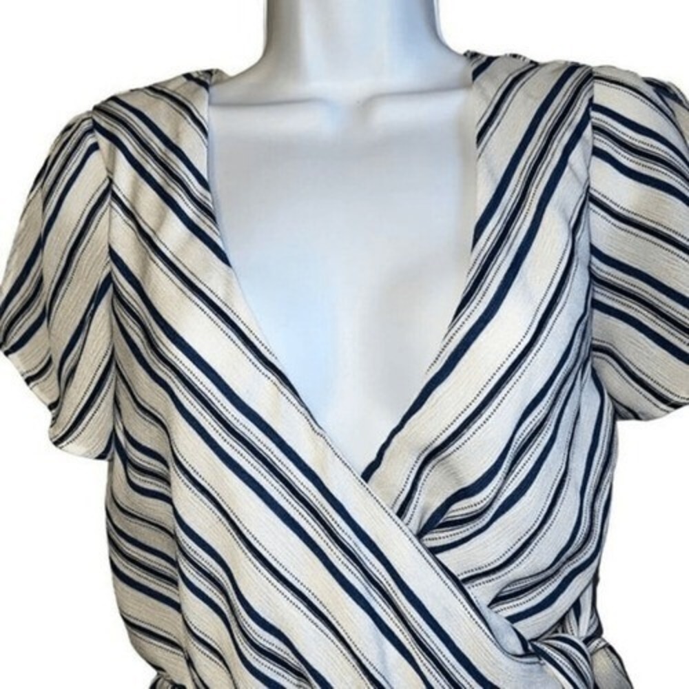 EVERLY Blue White Striped Tie Side Faux Wrap Romper NWOT Size M - Picture 3 of 9